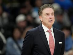 El No. 15 St. John’s falla 24 tiros seguidos para poner fin a una derrota aplastante ante el No. 6 UConn en una derrota histórica para Rick Pitino