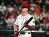Se informa que la estrella de los Diamondbacks, Corbin Carroll, se rompe el hueso ganchoso, se pierde el CMB y podría perderse el día inaugural