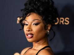 Megan Thee Stallion muestra sus curvas mientras se pone un vestido de Roberto Cavalli
