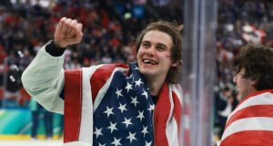 Hockey entre Estados Unidos y Canadá: cómo Jack Hughes cambió dos dientes frontales por una medalla de oro en los Juegos Olímpicos de Invierno