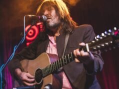Evan Dando hospitalizado después de que un fan afirmara que recibió un video sexual no deseado