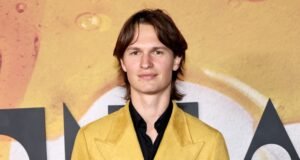 Ansel Elgort confirma que dio la bienvenida a su primer bebé y comparte foto de su hijo