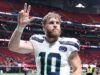 La estrella de los Seahawks, Cooper Kupp, trollea expertamente a los Patriots en el desfile del Super Bowl