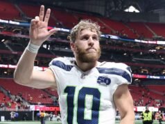 La estrella de los Seahawks, Cooper Kupp, trollea expertamente a los Patriots en el desfile del Super Bowl