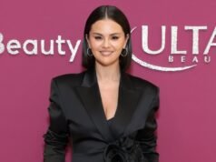 ¿Te gusta el estilo de ropa sedoso y ceñido a la cintura de Selena Gomez? consigue la mirada