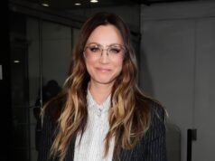 Kaley Cuoco supera el desfase horario con esta mascarilla facial K-Beauty de $ 20