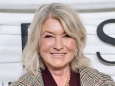El look de suéter amarillo de primavera de Martha Stewart cuesta $ 27 en Amazon