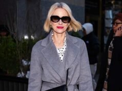 El look cruzado manos libres de Naomi Watts es fácil de copiar por $30