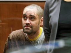 Nick Reiner luce demacrado y confundido en el tribunal mientras se declara inocente del asesinato de sus padres.