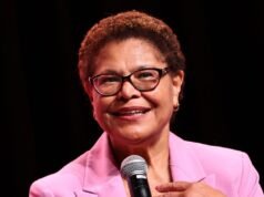 La alcaldesa de Los Ángeles, Karen Bass, dice que Casey Wasserman debería dejar LA28 Post