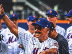 Los Mets tendrán Noche de Disfraces de Bobby Valentine con 15,000 lentes de bigote falsos