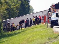 Conductor de autobús turístico acusado de homicidio involuntario en accidente que mató a 5 personas en su viaje de regreso desde las Cataratas del Niágara