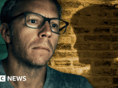 Cómo un agente de la Dark Web encontró una pista en la pared de un dormitorio para salvar a una niña de años de dolor