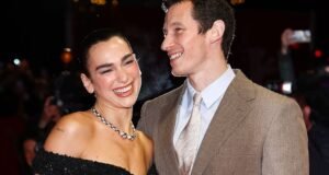 Dua Lipa sorprende en Berlín en el estreno de Rose Bush de Callum Turner