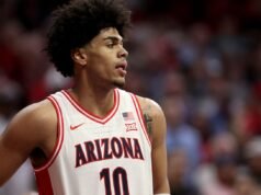 Zumbido del baloncesto universitario 2025-2026: Koa Peat lesionado, KSU despide a Jerome Tang