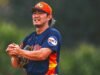 Tatsuya Imai de los Astros lanza entrada en blanco, golpeado por un regresador en su debut en el entrenamiento de primavera