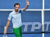 Medvedev gana el título en Dubai tras superar al lesionado Griekspoor