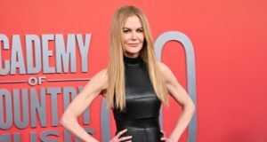 Obtenga el estilo de zapatillas Airport de Nicole Kidman por solo $ 50