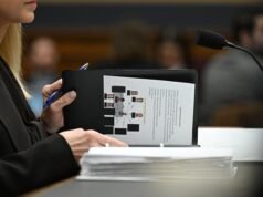 Los principales demócratas de la Cámara de Representantes piden a Bondi que deje de rastrear el historial de búsqueda de archivos de Epstein