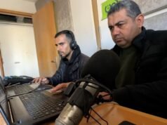 Una de las estaciones de radio supervivientes de Gaza vuelve a las ondas