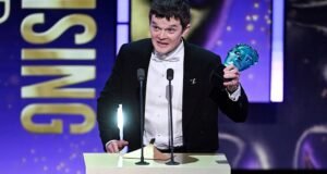 El ganador del BAFTA, Robert Aramayo, en shock tras vencer a Leonardo DiCaprio