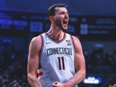 El No. 5 UConn se recupera de la derrota para vencer a Villanova