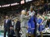 El entrenador de baloncesto de UCLA, Mick Cronin, se disculpa por expulsar a un jugador