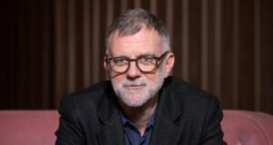 Paul Thomas Anderson gana el premio del Sindicato de Directores por ‘Una batalla tras otra’