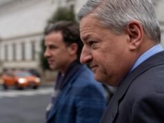 Netflix se retira de la subasta de Warner Bros., Paramount gana el premio