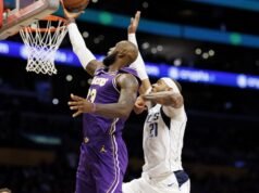 El triple-doble de LeBron James lleva a los Lakers a superar a los Mavericks