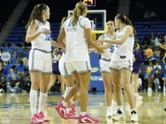 Cartas a los deportes: Cori Close y UCLA Women ofrecen excelencia en el baloncesto