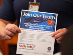 Las solicitudes estadounidenses de ayuda por desempleo caen a 206.000 la semana pasada mientras los despidos siguen siendo bajos