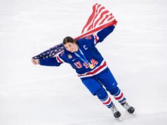 El cuarteto de estrellas del hockey del equipo de EE. UU. interrumpe el monólogo de SNL del actor de ‘Rivalidad acalorada’ y bromea sobre la invitación de Trump