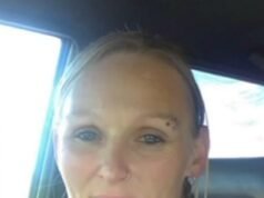 El frenético hijo de 12 años revela una llamada telefónica de pánico de su madre desaparecida y un desgarrador mensaje final antes de que ella desaparezca misteriosamente, mientras la policía allana su casa en Outback Opal Town.