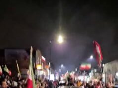 Las calles de Londres están paralizadas mientras la gente jubilosa toca música, reparte rosas y ondea banderas iraníes para celebrar la muerte del ayatolá Ali Jamenei.