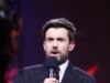 El presentador de los BRIT, Jack Whitehall, es criticado por «golpear a Manchester» mientras los espectadores se cansan de su «doloroso truco de chico elegante» y ruegan por un cambio de presentador el próximo año.