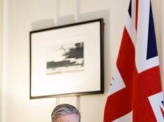 El ‘débil’ Starmer es criticado por declaraciones ‘vacilantes’ sobre los ataques de Estados Unidos a Irán: el primer ministro permite a Trump usar dos bases de la RAF… pero insiste en que las incursiones sólo pueden ser acciones ‘defensivas’