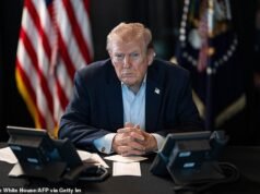 Trump promete rápidas represalias por el ataque con aviones no tripulados a la embajada de Estados Unidos y las muertes de militares, en medio de advertencias de un «gran aumento» en los ataques