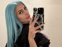 Serpentinas descaradas y con poca ropa convierten la escena del crimen de Nancy Guthrie en una broma por las vistas mientras compiten por la mejor vista de su casa.