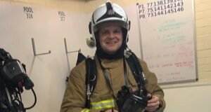 El jefe de bomberos gana £4,000 después de ser despedido «injustamente» por arrojar el teléfono de un YouTuber discapacitado por encima de un seto