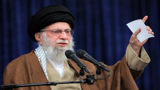 1772394139_6852ab548e3b3-pemimpin-tertinggi-iran-ayatollah-ali-khamenei_665_374.jpg