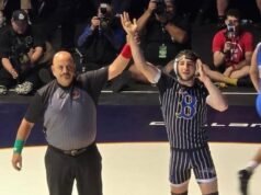 Slava Shahbazyan de Birmingham celebra ganar el título estatal de lucha libre