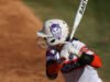 El softbol de Northwestern State gana a pesar de la derrota, gracias a 5 bases por bolas, RAP y error en la primera entrada