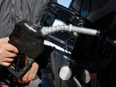 Los precios del petróleo suben y los futuros de acciones caen tras el ataque de Estados Unidos a Irán