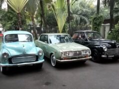 Filas de coches icónicos que dominaban los aparcamientos en los años 80