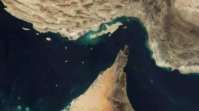69a50e801e90d-ilustrasi-selat-hormuz_gemini_665_374.jpg
