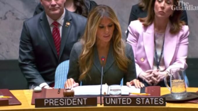 69a698ea0cf3e-melania-trump-dalam-sidang-pbb_gemini_1265_711.jpg