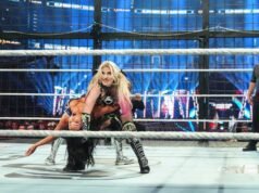 Kiana James de la WWE tiene un mal funcionamiento en el vestuario durante una lucha en vivo en el dormitorio