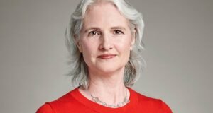 Dimite la directora de operaciones de la BBC, Leigh Tavaziva