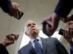 Las primarias de Carolina del Norte lanzan una batalla total para reemplazar al senador republicano saliente Thom Tillis